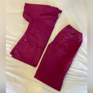 Wonder Wink Women’s Scrubs, size Medium, Berry color